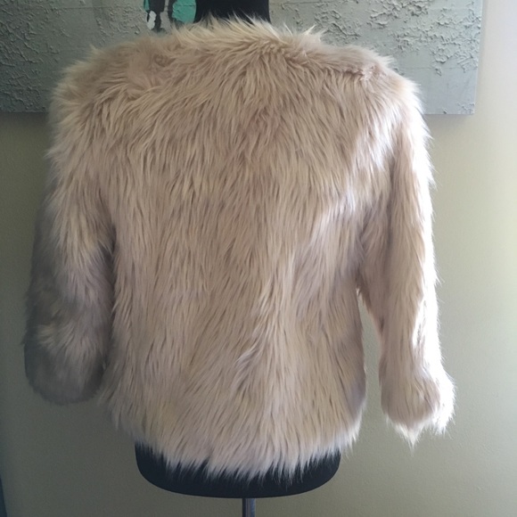 Pale pink faux fur coat - Picture 3 of 3